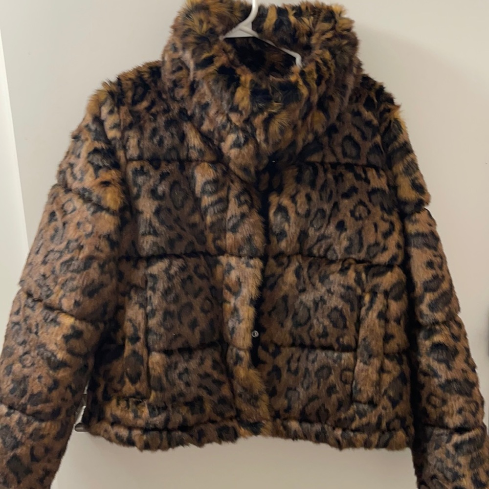 Abercrombie &Fitch faux fur jacket Size M gently used. Excellent condition